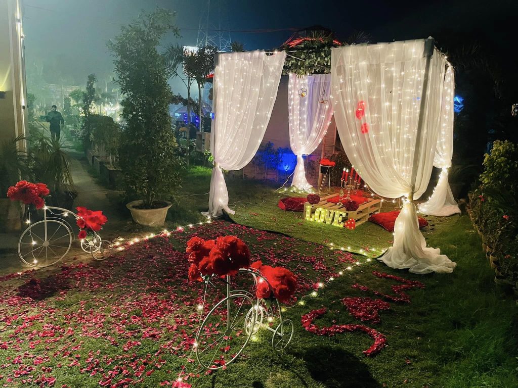 Candle light dinner - the garden spice